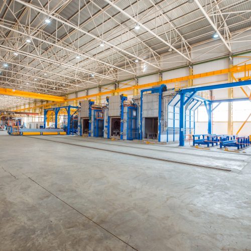 hornos-metalicos-dentro-gran-fabrica-equipos-pesados